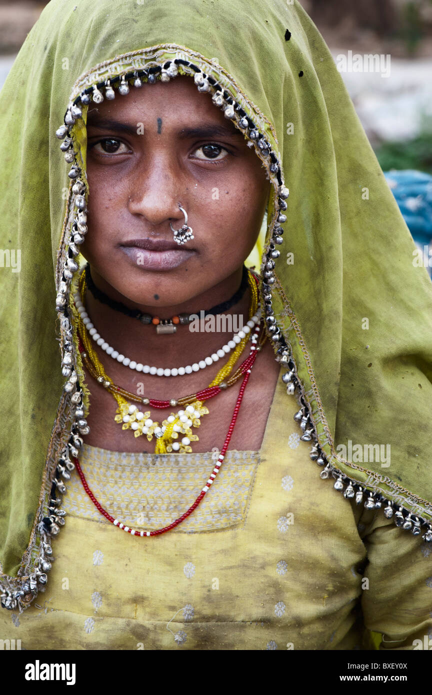 Gadia Lohar. Rajasthan nomades jeune femme. L'errance de l'Inde les forgerons. L'Inde Banque D'Images