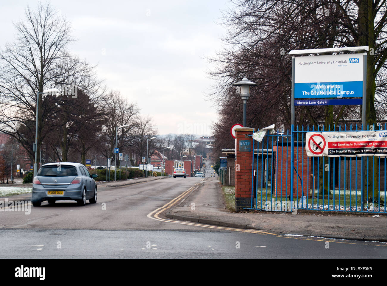 Le Conseil Bienvenue à l'extérieur de l'une des entrées d'Edwards Lane Nottingham City Hospital, Nottinghamshire, Angleterre, Royaume-Uni. Banque D'Images