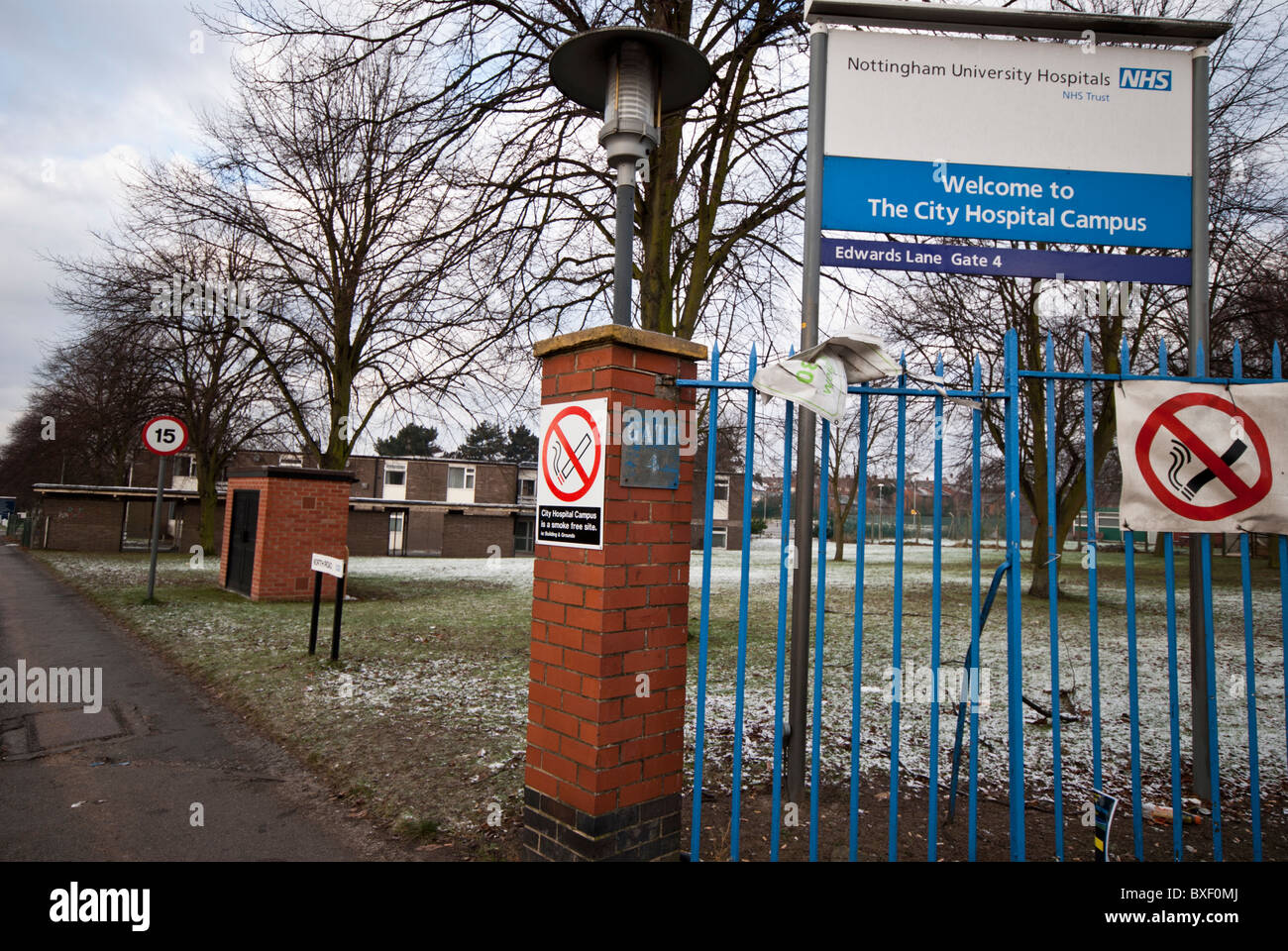 Le Conseil Bienvenue à l'extérieur de l'une des entrées d'Edwards Lane Nottingham City Hospital, Nottinghamshire, Angleterre, Royaume-Uni. Banque D'Images