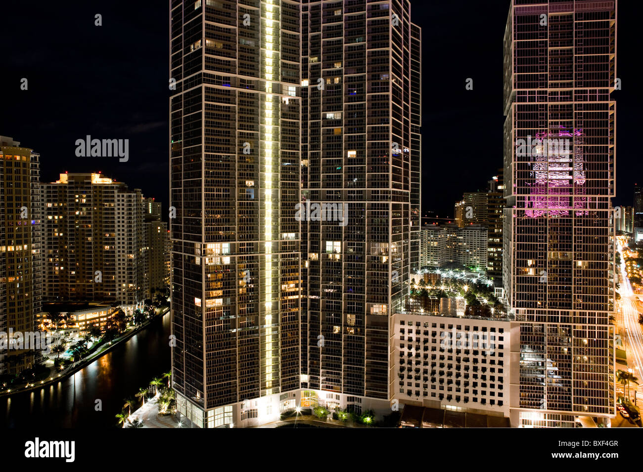 La nuit, le centre-ville de Miami Banque D'Images