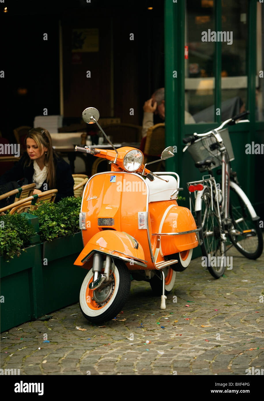 Piagio Vespa Rally Scooter à café, Grand Place, Bruges, Belgique, Europe Banque D'Images