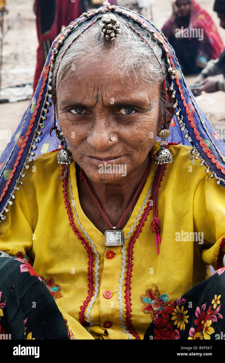 Gadia Lohar. Rajasthan nomades femme âgée. L'errance de l'Inde les forgerons. L'Inde Banque D'Images
