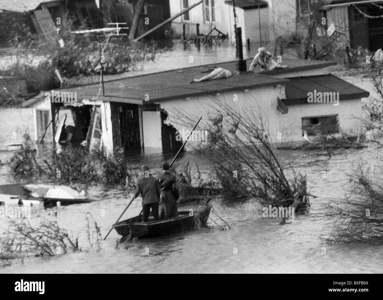 femme-mer-ann-es-1960-banque-de-photographies-et-d-images-haute