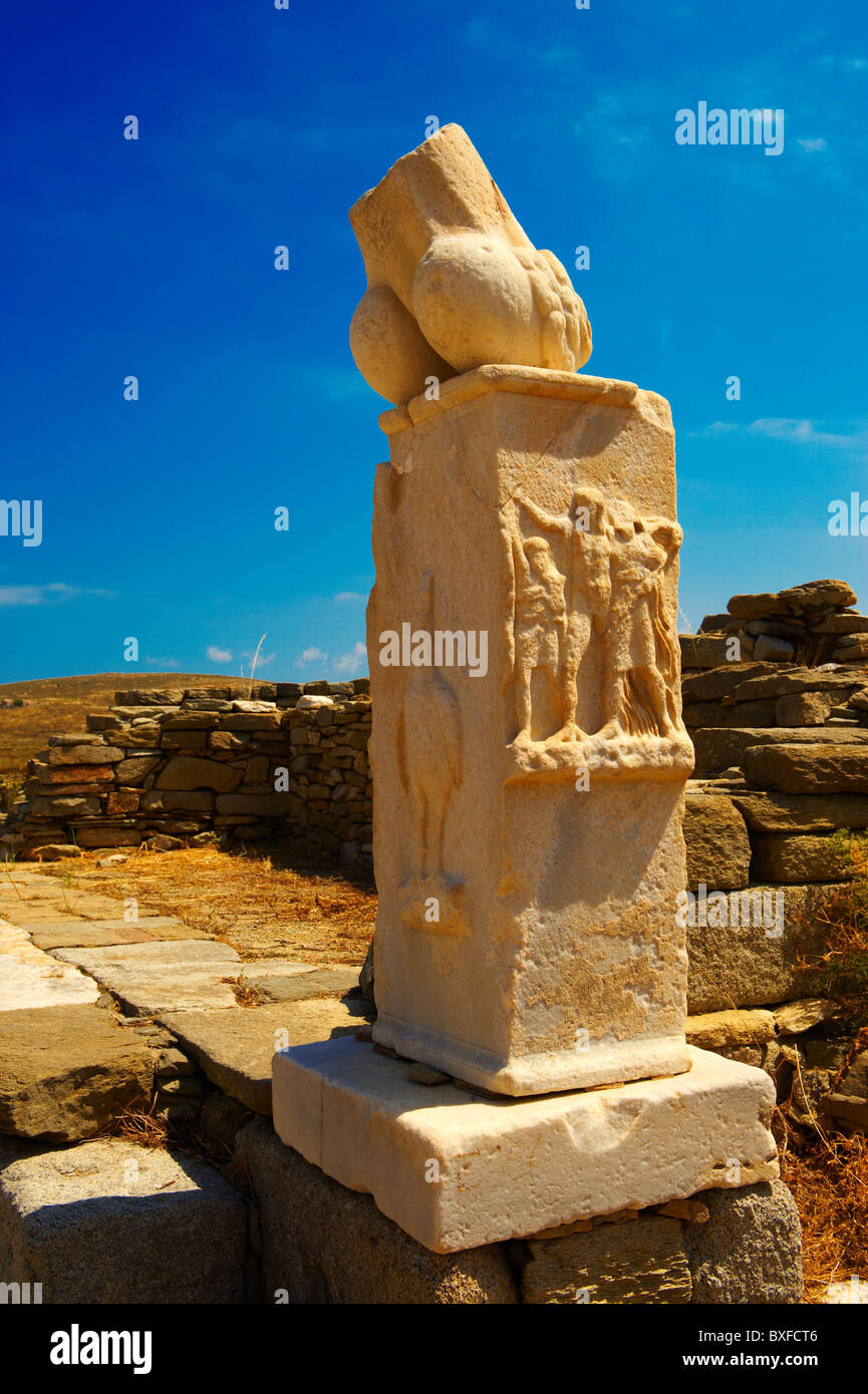 Colonnes phalliques du temple de Dionysos , île de Délos , îles Cyclades grecques Banque D'Images