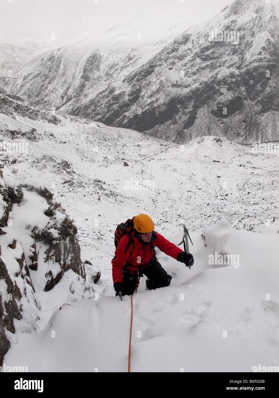 Randonnées d'hiver dans le parc national de Snowdonia Banque D'Images