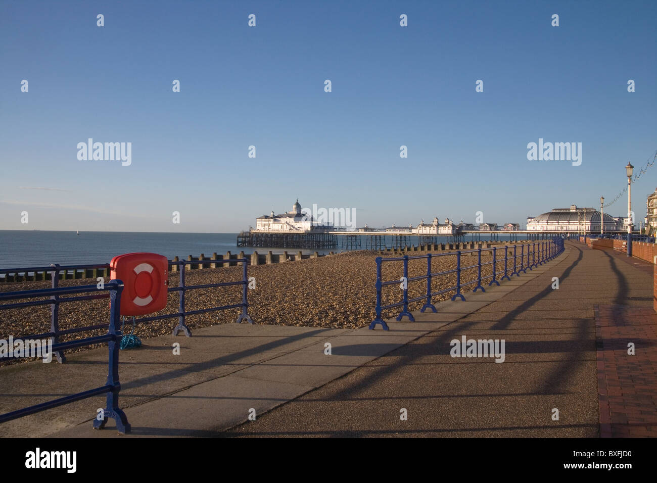 Front de mer d'Eastbourne et de l'embarcadère de l'East Sussex Banque D'Images