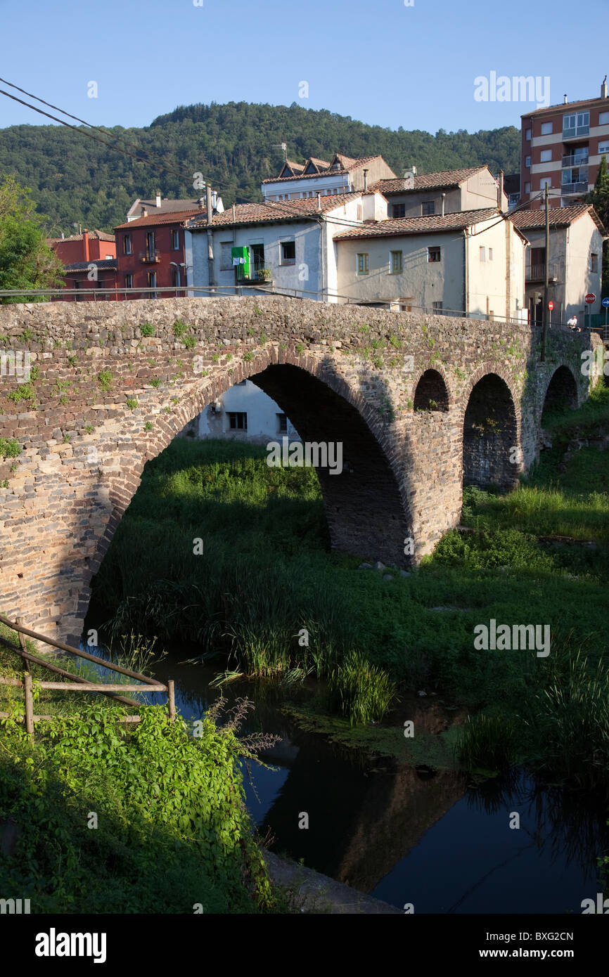 Pont sur la rivière à Sant Joan les Fonts Garrotxa Catalogne Espagne Banque D'Images