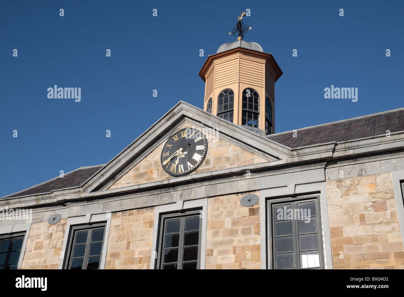 La tour de l'horloge et coupole octogonale du poste de garde principal, Clonmel, comté de Tipperary, Irlande (Eire). Banque D'Images