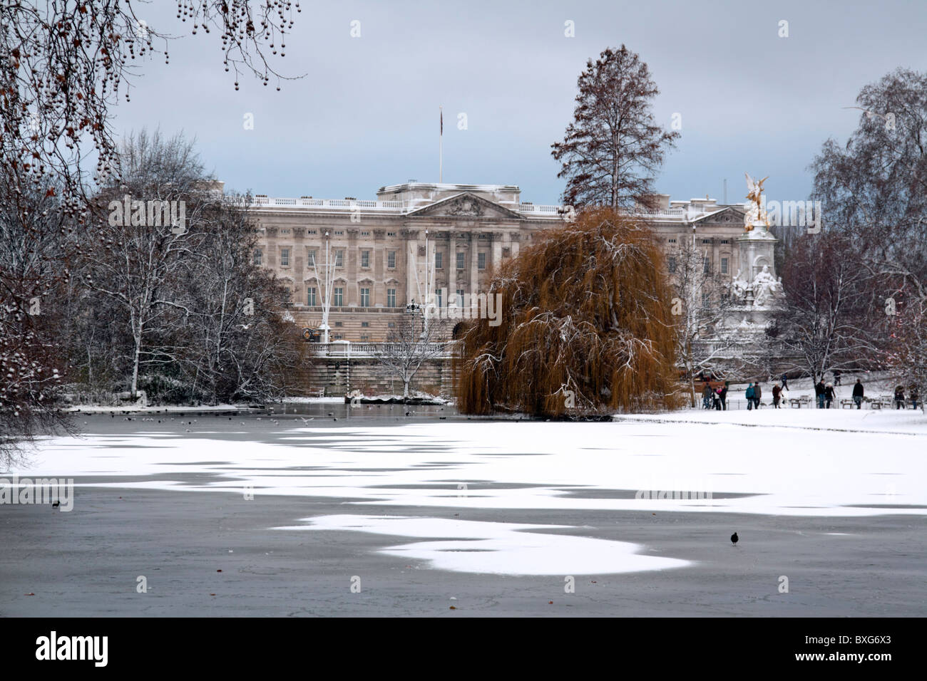 Buckingham Palace et St James Park - Westminster - Londres Banque D'Images