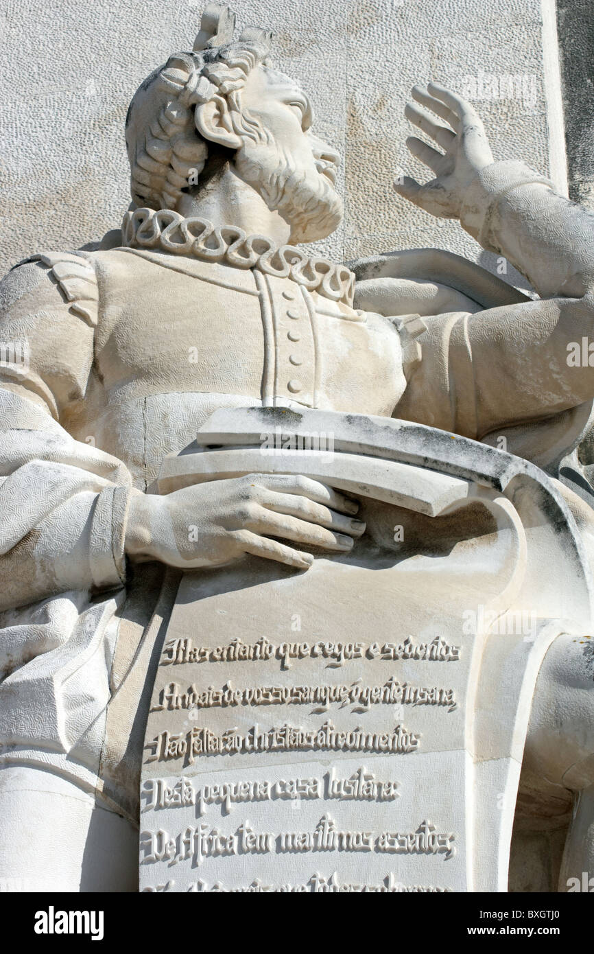 Luis de Camoes, poète. Monument des Découvertes, Belém, Lisbonne, Portugal Banque D'Images