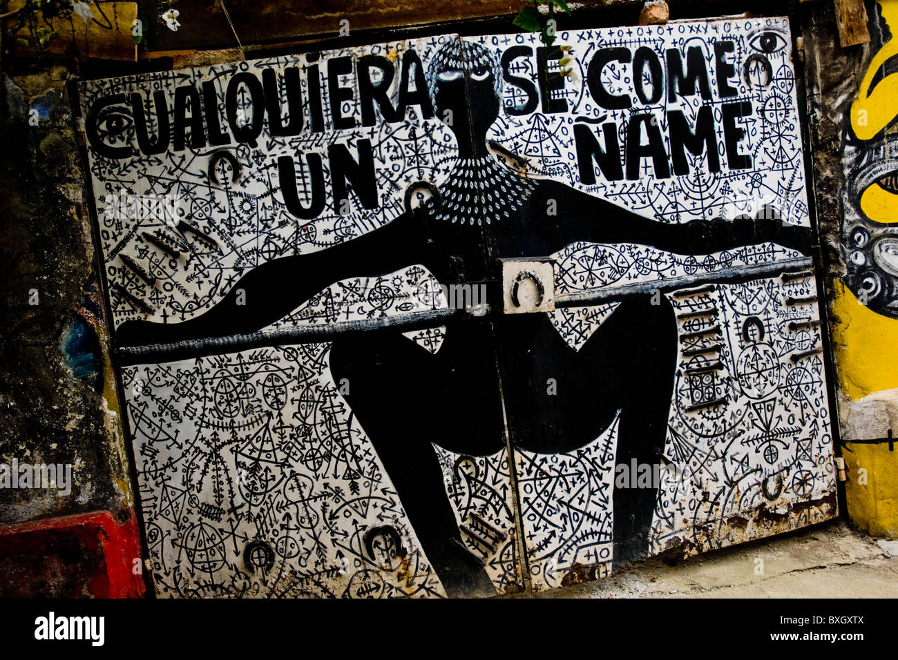 Les signes et symboles religieux Palo peint sur le mur de Callejón de Hamel  à La Havane, Cuba Photo Stock - Alamy