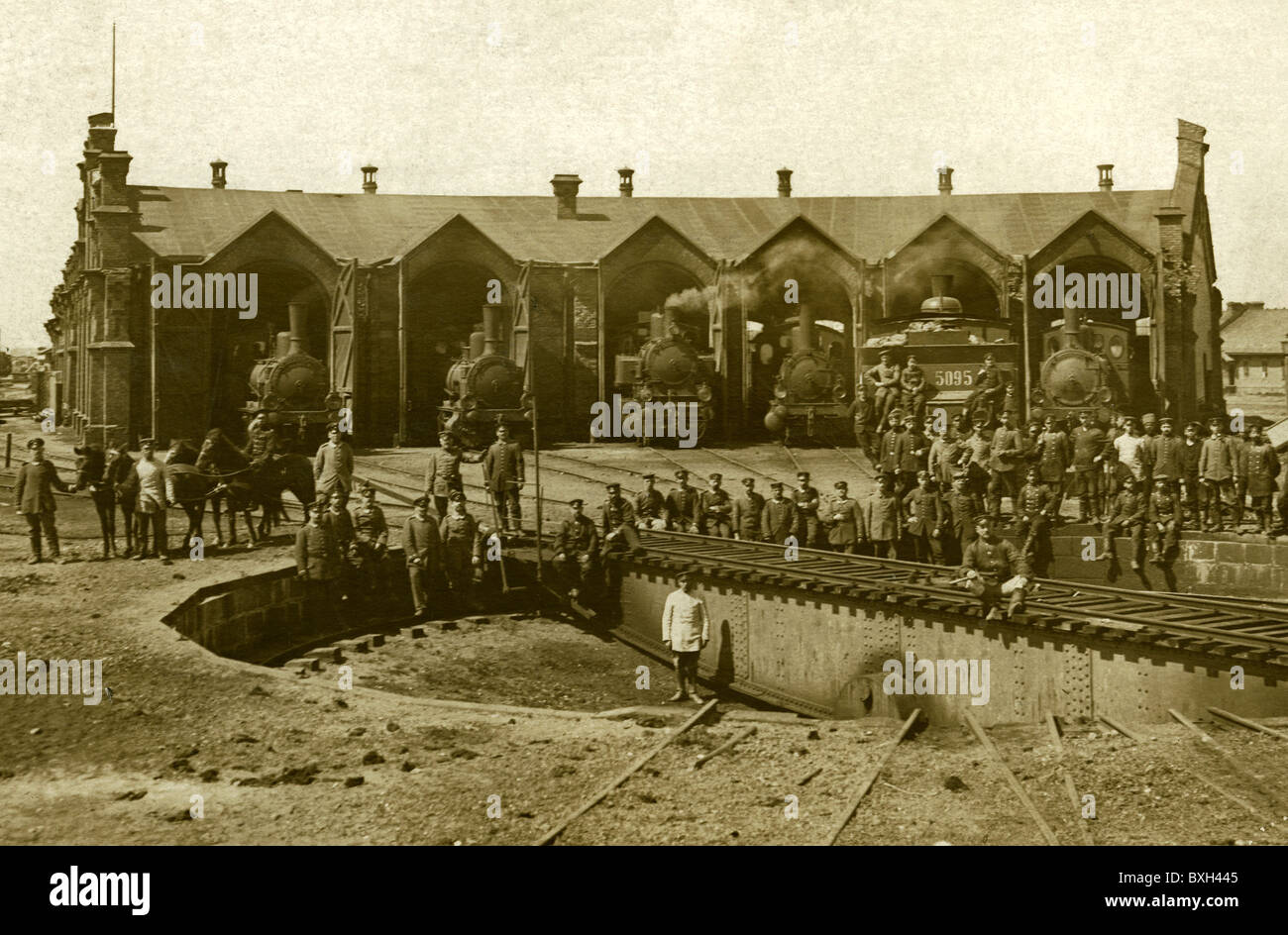 Transport / transport, chemin de fer, chemin de fer tournant, hangar de moteur, Koenigsberg, Allemagne, vers 1900, droits additionnels-Clearences-non disponible Banque D'Images