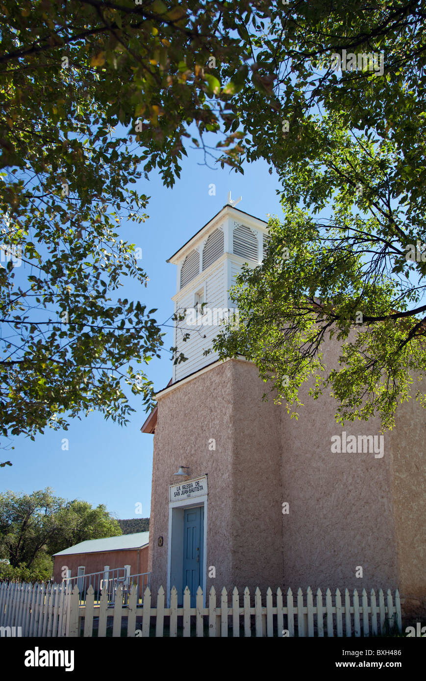 Lincoln, Nouveau Mexique - l'église de San Juan-Bautista dans le quartier historique de Lincoln. L'église date de 1887. Banque D'Images