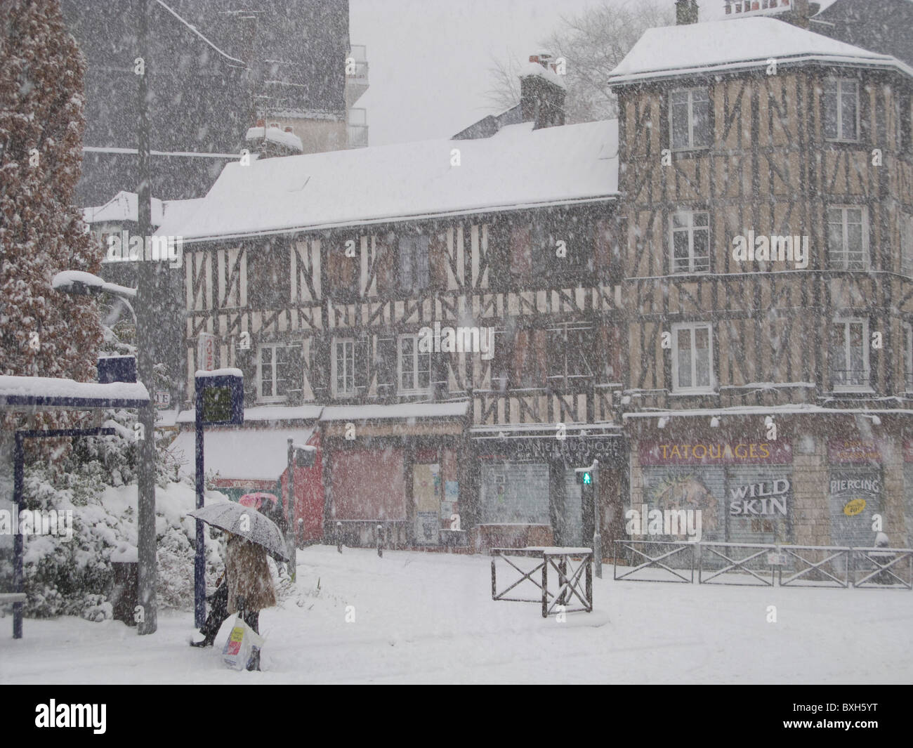 Les fortes chutes de neige à Rouen, Haute-Normandie, France, paralyse le trafic Banque D'Images