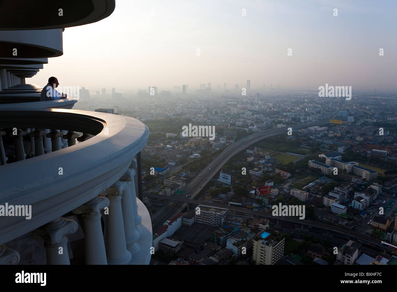 Balcons et vue sur Bangkok à l'aube, Thaïlande Banque D'Images