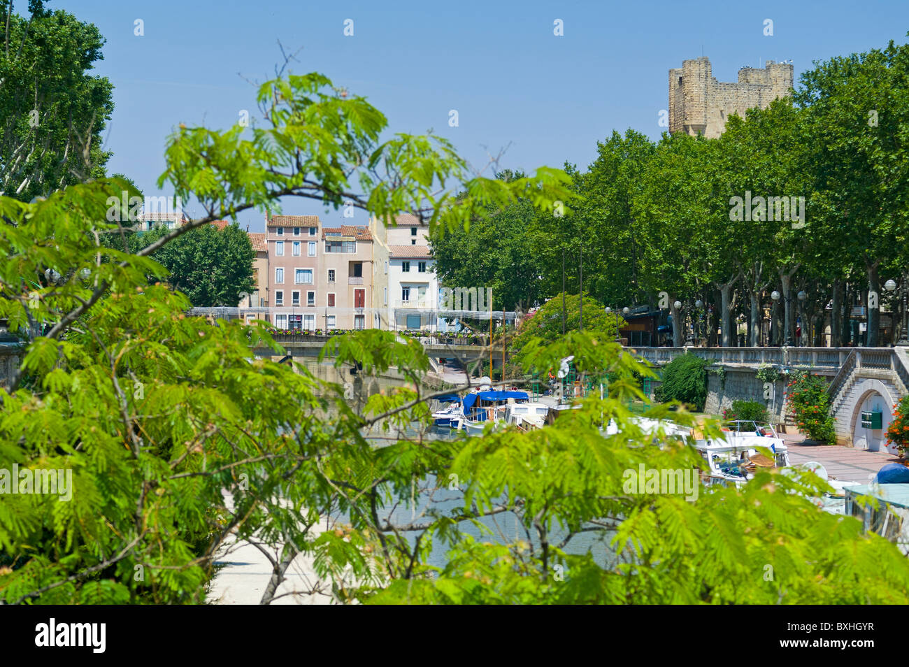 Le pont des marchands sur le Canal de la Robine qui traverse Narbonne France Banque D'Images