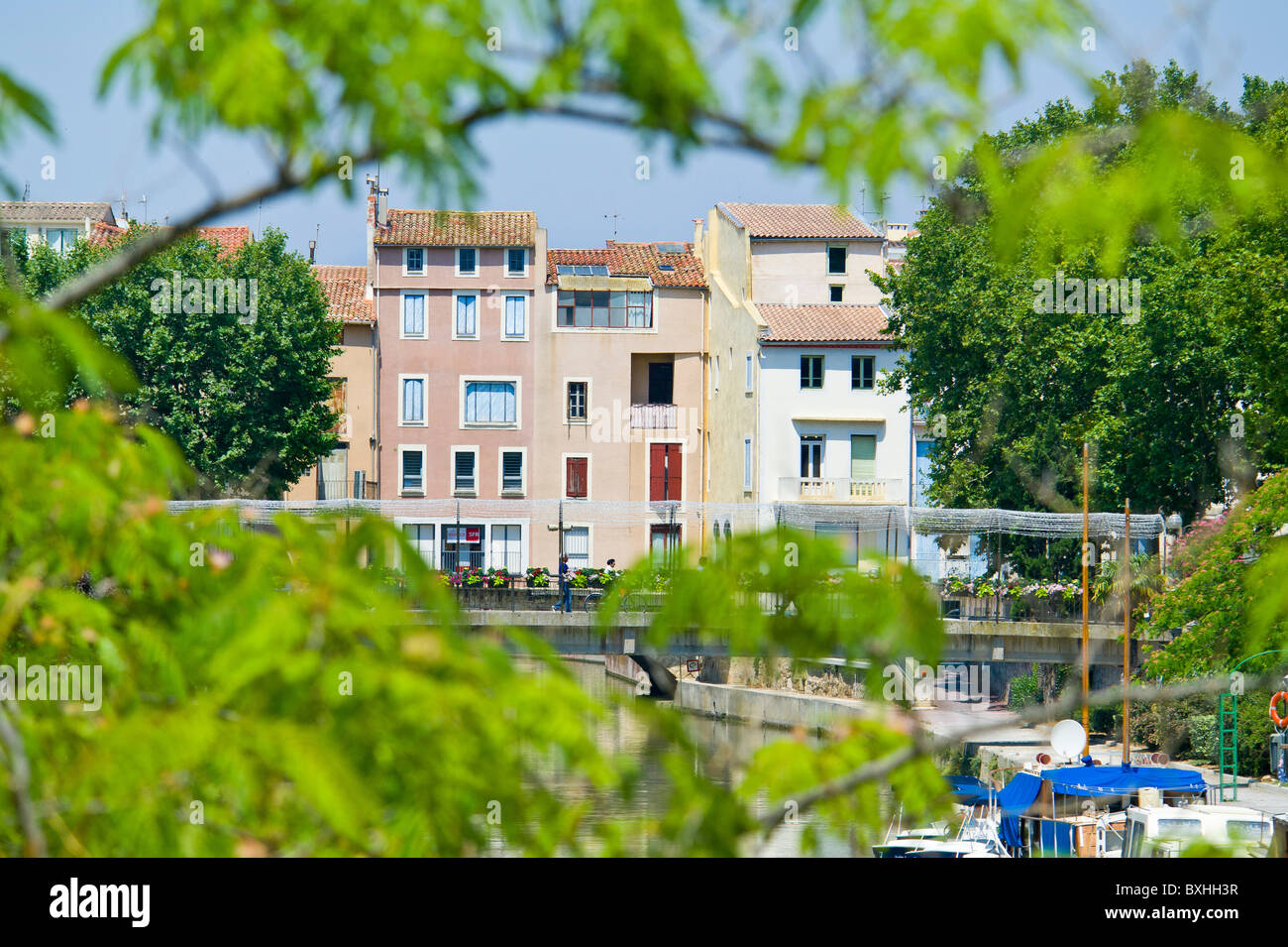 Le pont des marchands sur le Canal de la Robine qui traverse Narbonne France Banque D'Images