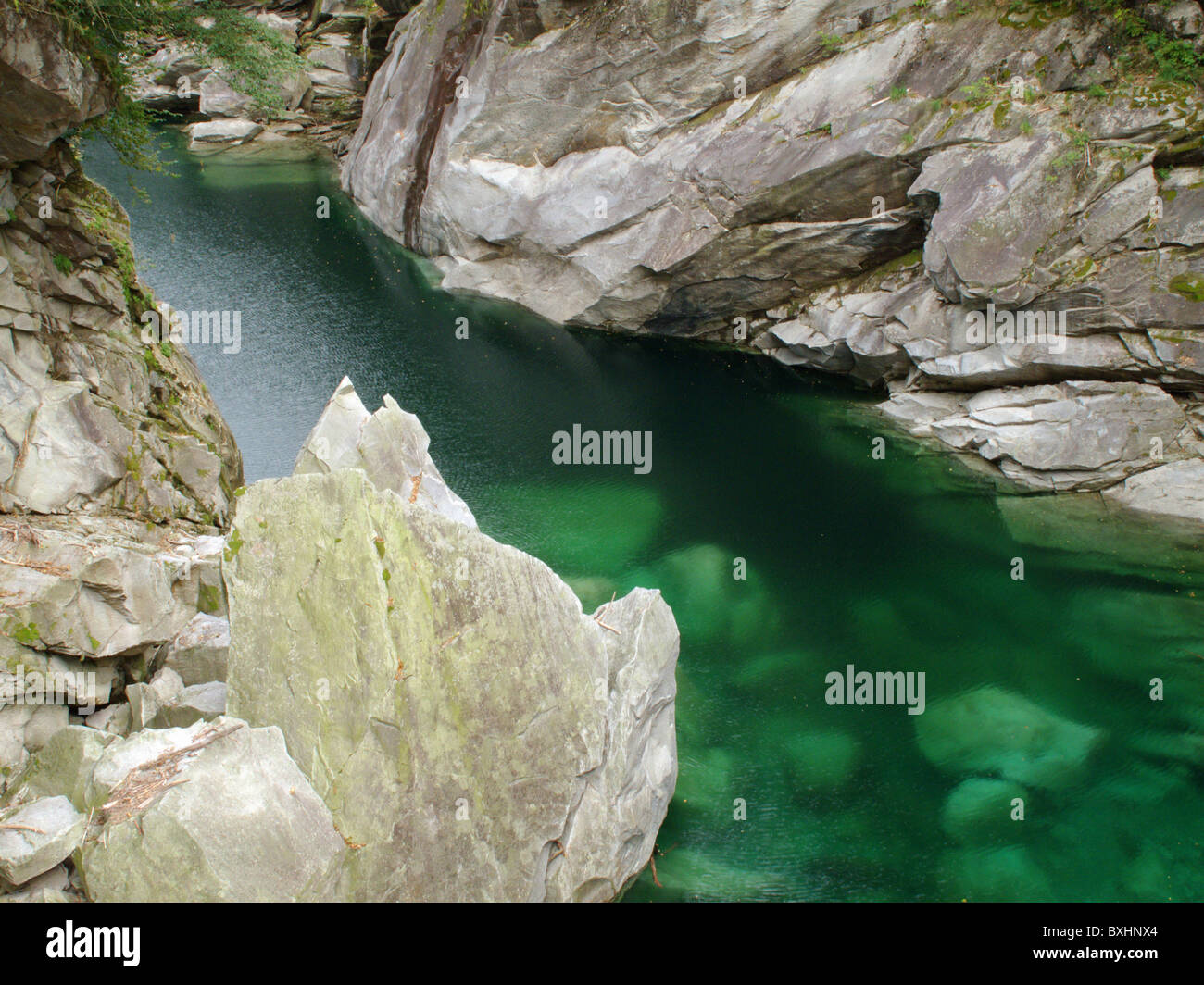 Verzasca River, Valle Verzasca, Tessin, Suisse Banque D'Images