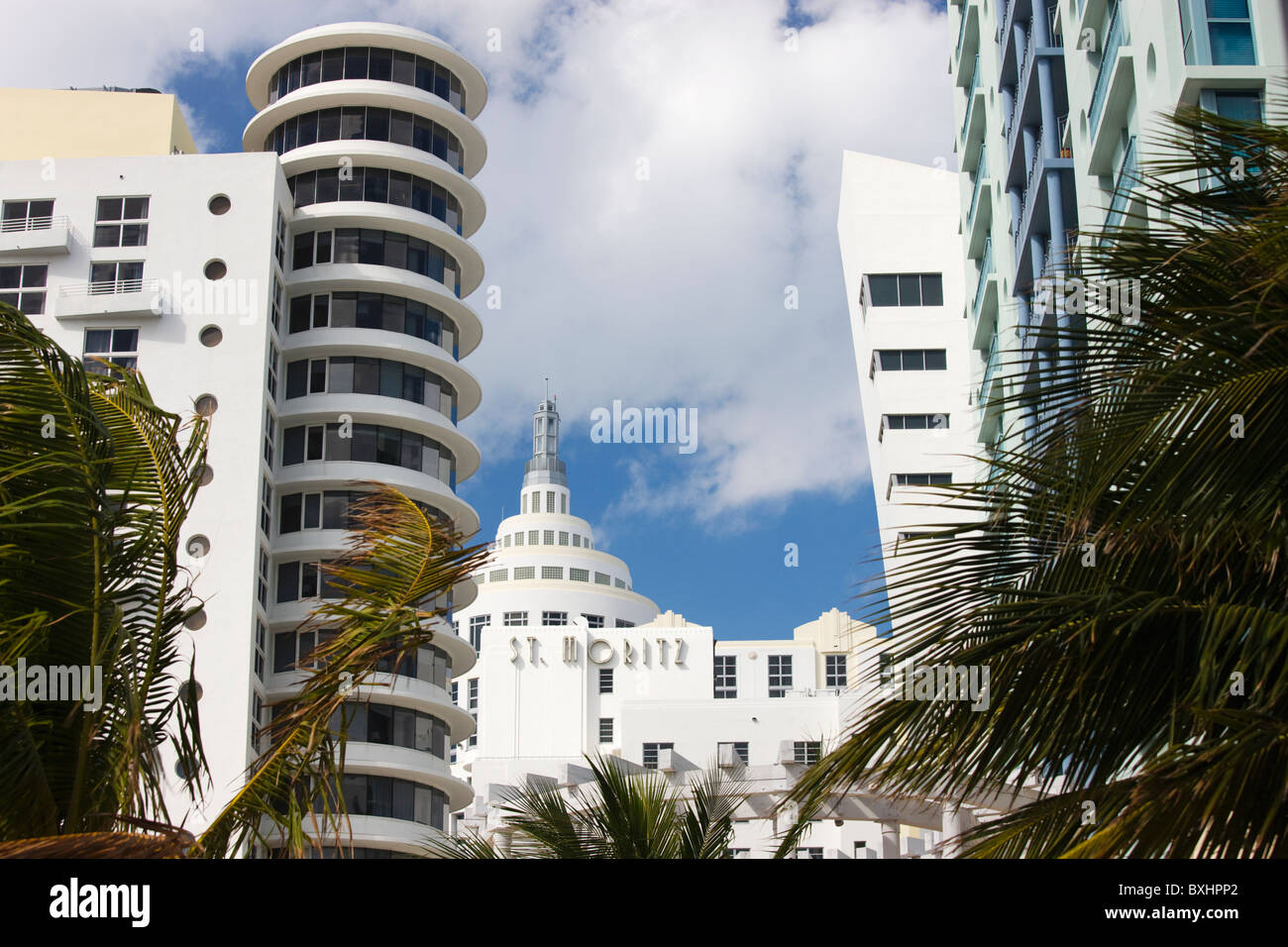 L'architecture Art déco St Moritz, l'Hôtel Loews, Royal Palm et des tours d'immeubles, Ocean Drive, Miami South Beach, Florida Banque D'Images L'architecture Art déco St Moritz, l'Hôtel Loews, Royal Palm et des tours d'immeubles, Ocean Drive, Miami South Beach, Florida Banque D'Images