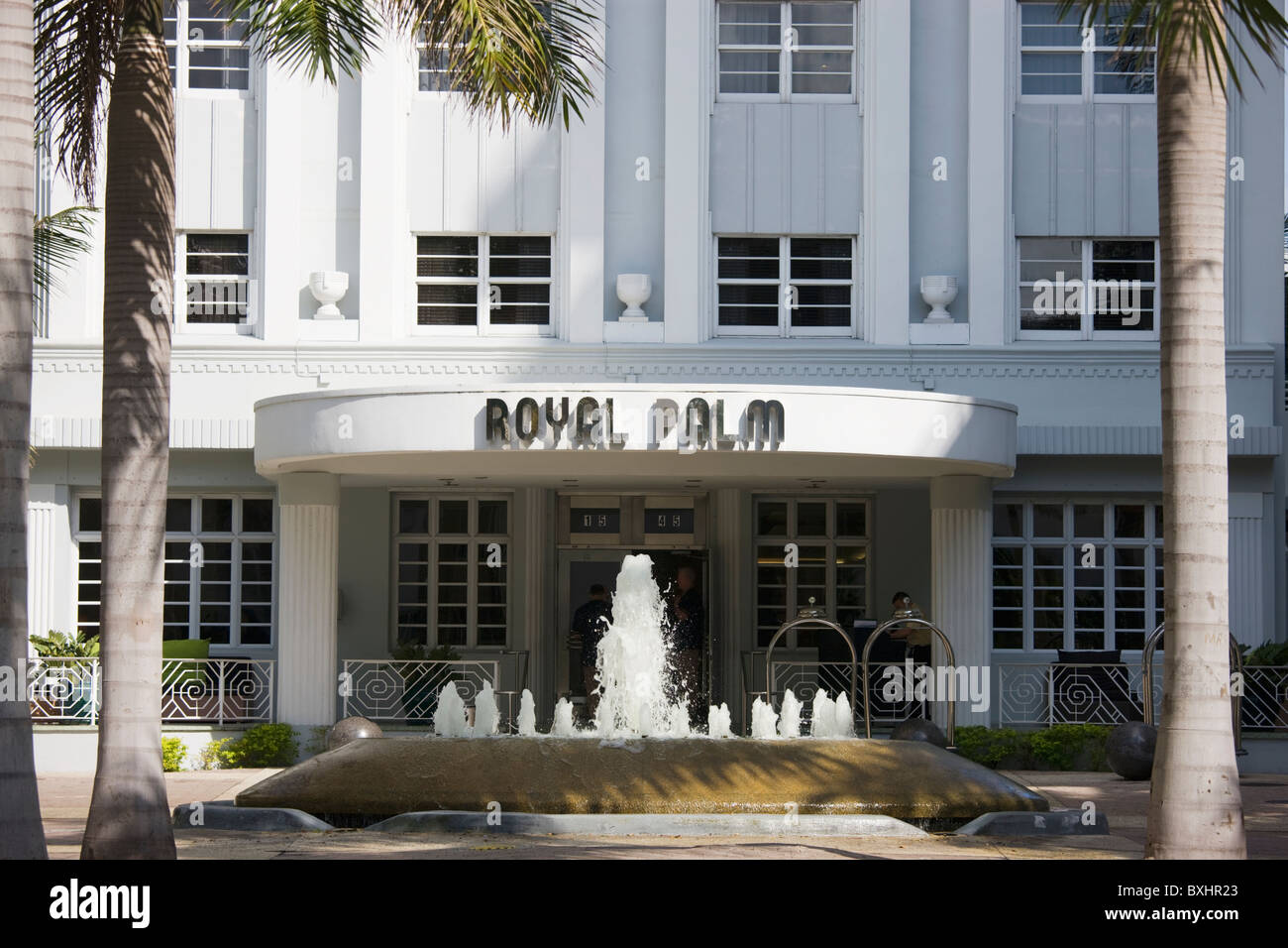 L'architecture Art déco à l'Hôtel Royal Palm, de Collins Avenue à South Beach, Miami, Floride, États-Unis d'Amérique Banque D'Images L'architecture Art déco à l'Hôtel Royal Palm, de Collins Avenue à South Beach, Miami, Floride, États-Unis d'Amérique Banque D'Images