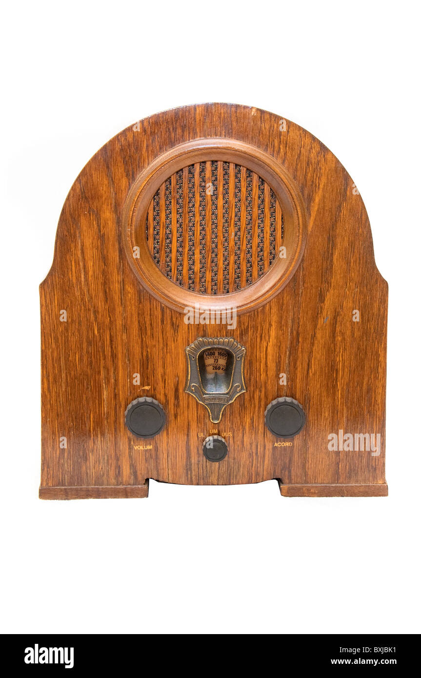 Ancienne rétro radio, l'image est isolé sur fond blanc Banque D'Images