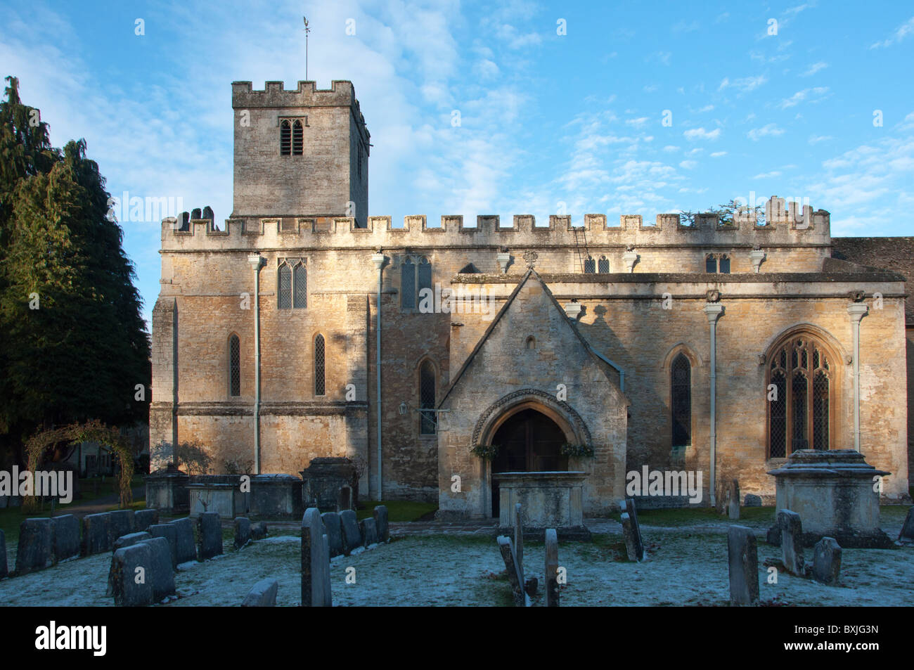 Église St Edwards sur un matin d'hiver, Stow On The Wold, Cotswolds, Gloucestershire, Angleterre, Royaume-Uni Banque D'Images