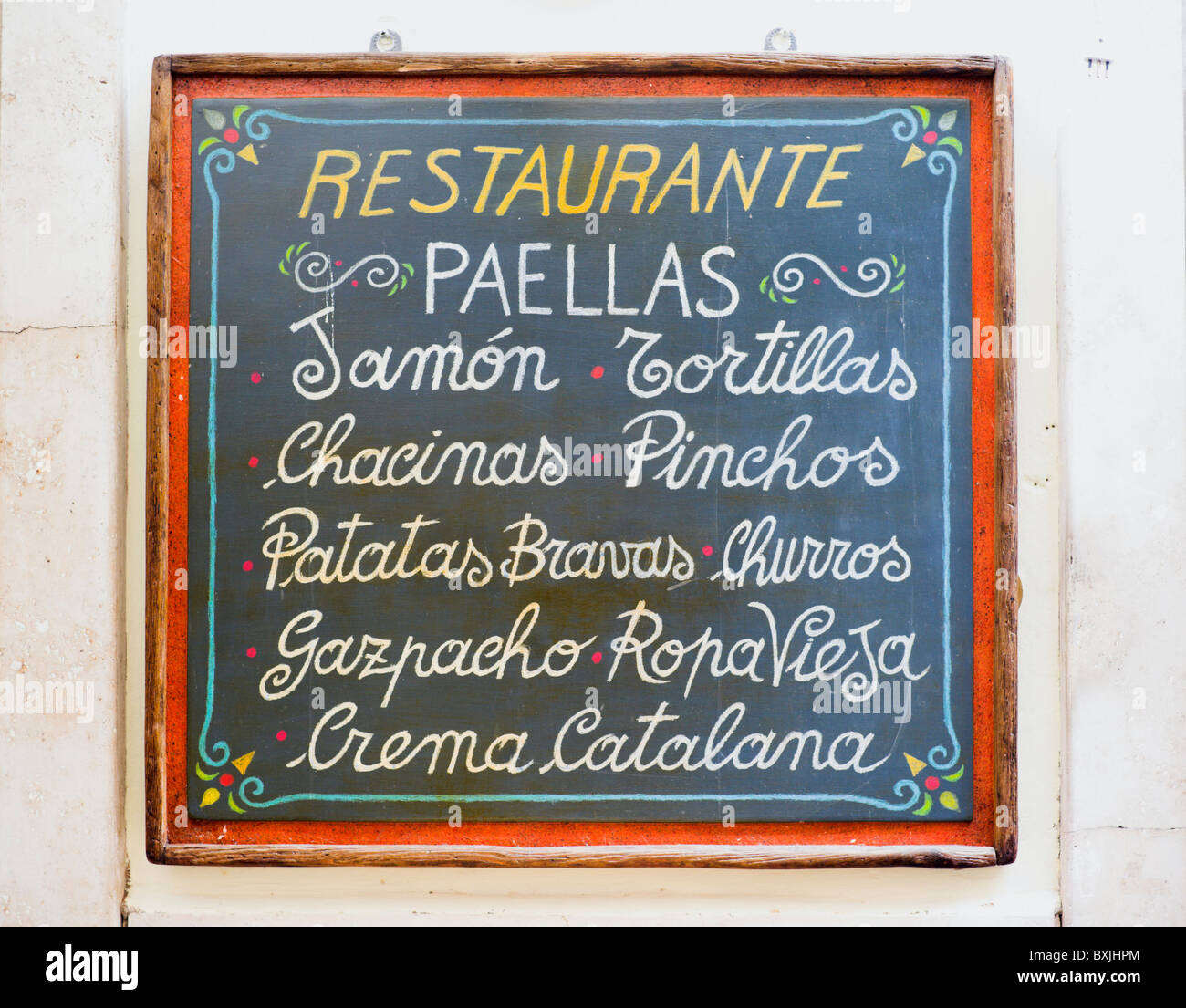 Rome, Espagnol restaurant menu sur tableau noir à l'extérieur, près de la piazza Navona Banque D'Images