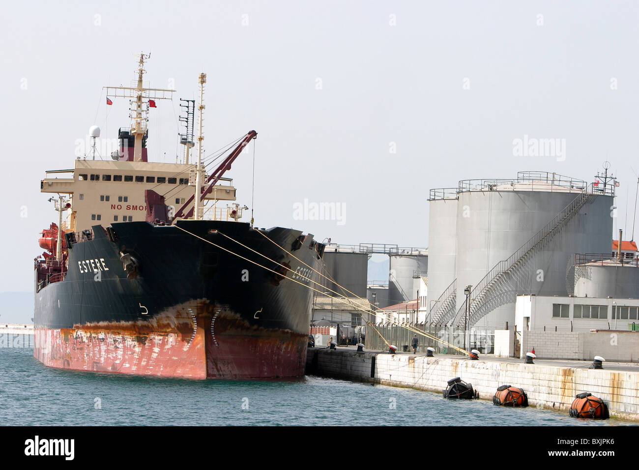 Aux côtés de pétroliers jetée de l'huile et des chars.Gibraltar Banque D'Images