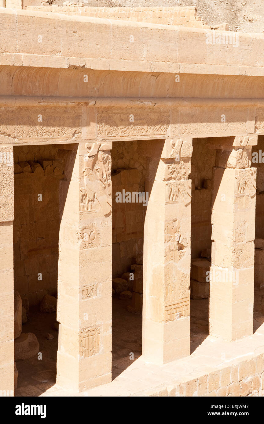 L'Égypte. Le Temple de Deir El-Bahri Banque D'Images