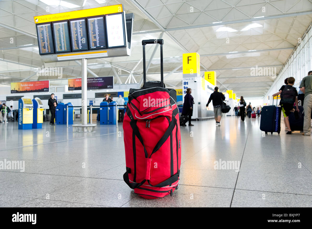 Sac Sans Surveillance A L Aeroport De Stansted Angleterre Ru Photo Stock Alamy Sac Sans Surveillance A L Aeroport De Stansted Angleterre Ru Photo Stock Alamy