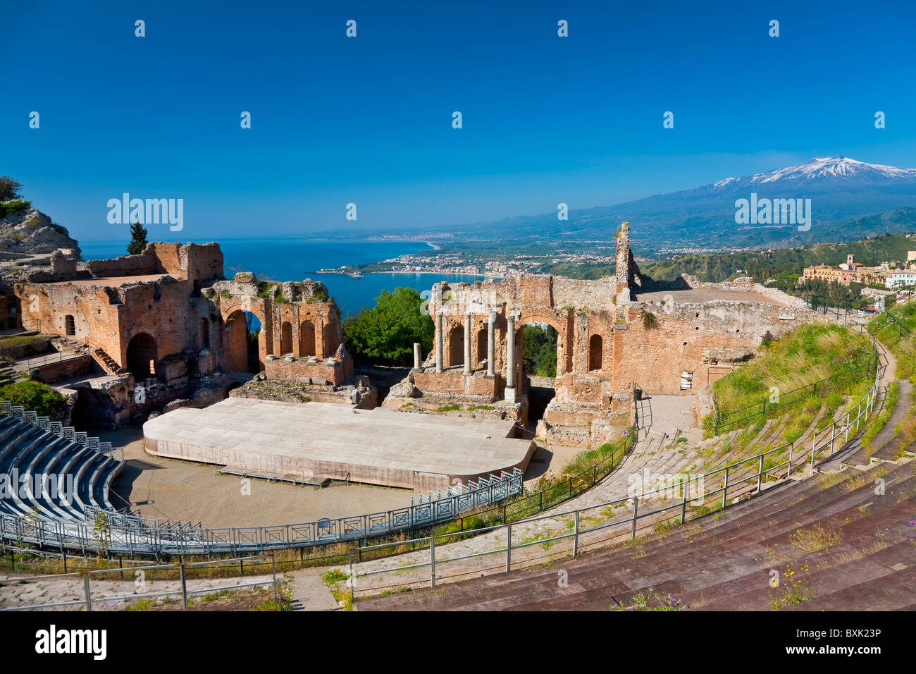 Le théâtre grec et l'Etna, Taormina, Sicile, Italie Banque D'Images