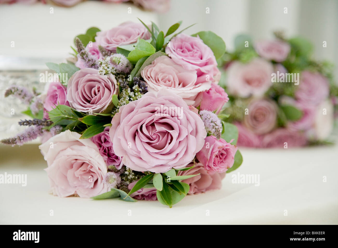 Bouquet de fleurs sur un jour de mariage pour la promise. Bouquet de fleurs Banque D'Images