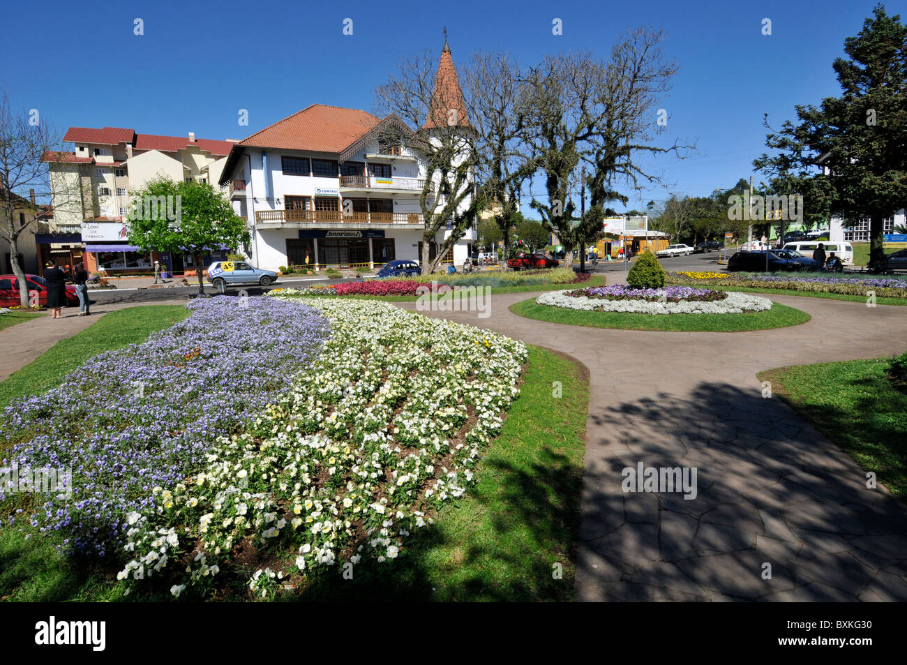 Place principale avec jardins de fleurs, Nova Petropolis, Rio Grande do Sul, Brésil Banque D'Images