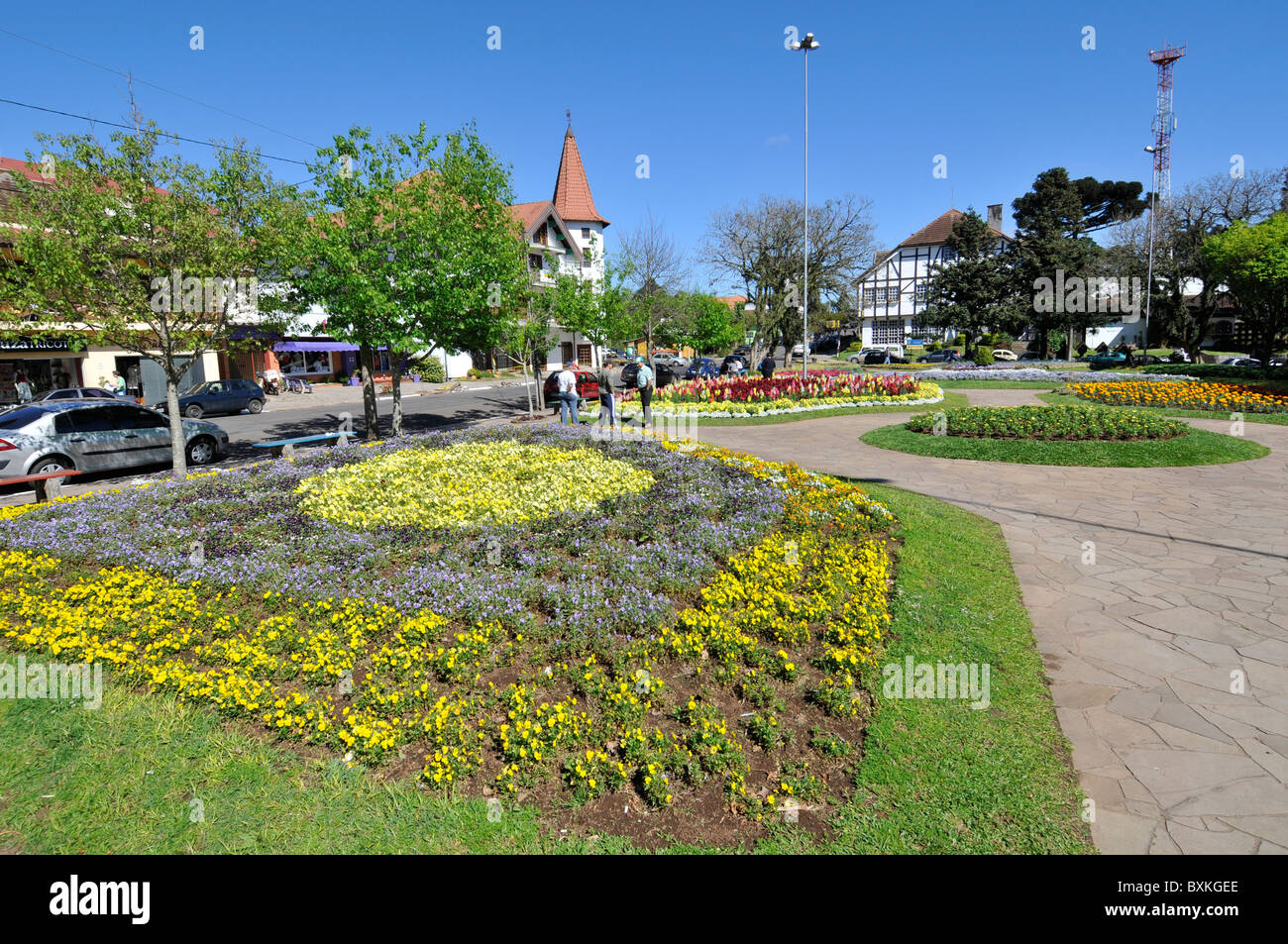 Place principale avec jardins de fleurs, Nova Petropolis, Rio Grande do Sul, Brésil Banque D'Images