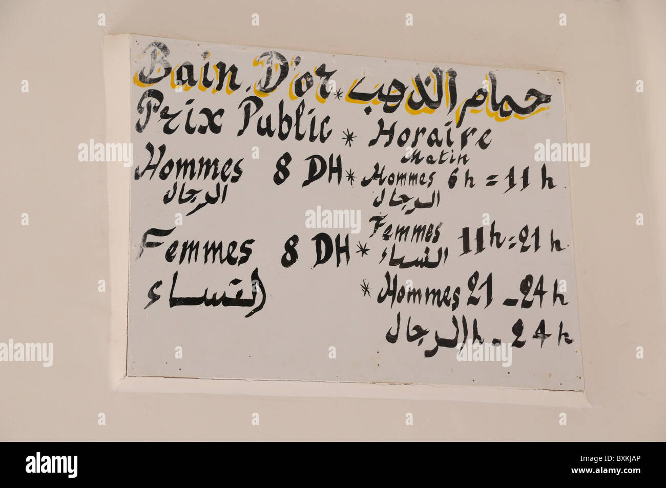 Détail de l'hammam, bain turc, heures sign in Marrakech Banque D'Images