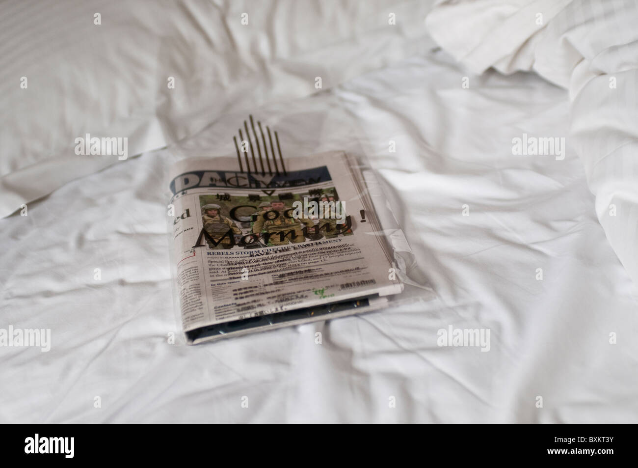 China Daily Journal dans un bon matin sac en plastique dans une chambre d'hôtel, Hong Kong Banque D'Images