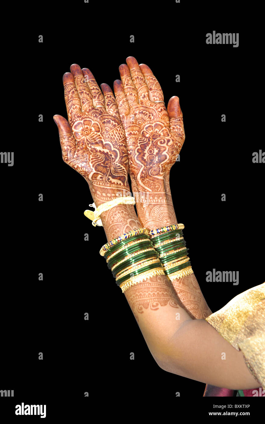 Mehendi mariée avec sur les mains Banque D'Images