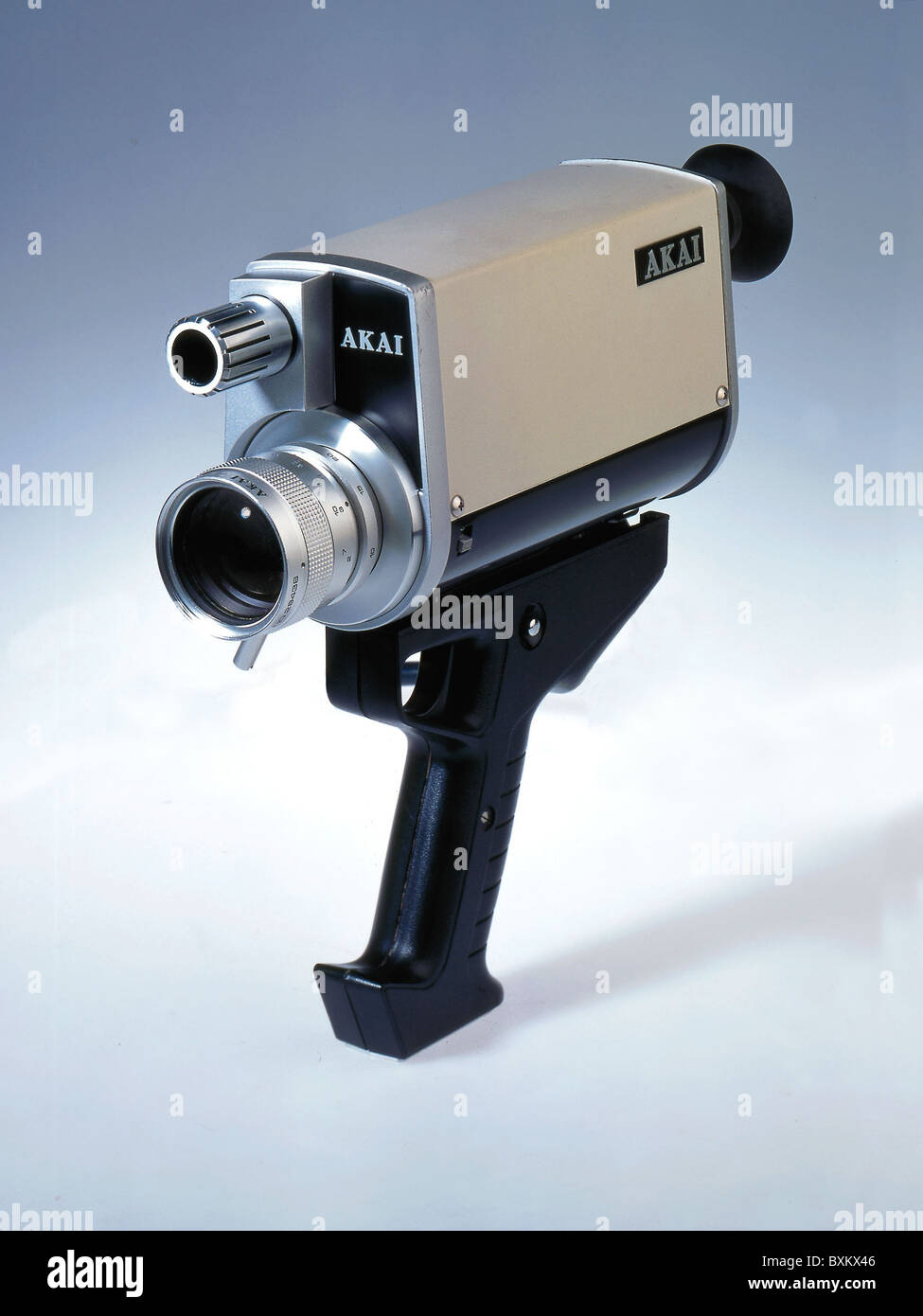 Electronique, tournage, Akai VC-110, zoom 1:1.8/10 - 40mm, Japon, vers 1972, 1970, 70s, 20e siècle, historique, historique, zoom, objectif, zoom, zoom, boîtier métallique, portable, poignée, poignées, analouge, japonais, fabriqué au Japon, enregistrement, VT-100S, semi-professionnel, technique, technique, technique, électronique, poignée, poignée, barre, poignées, autres droits non disponibles Banque D'Images