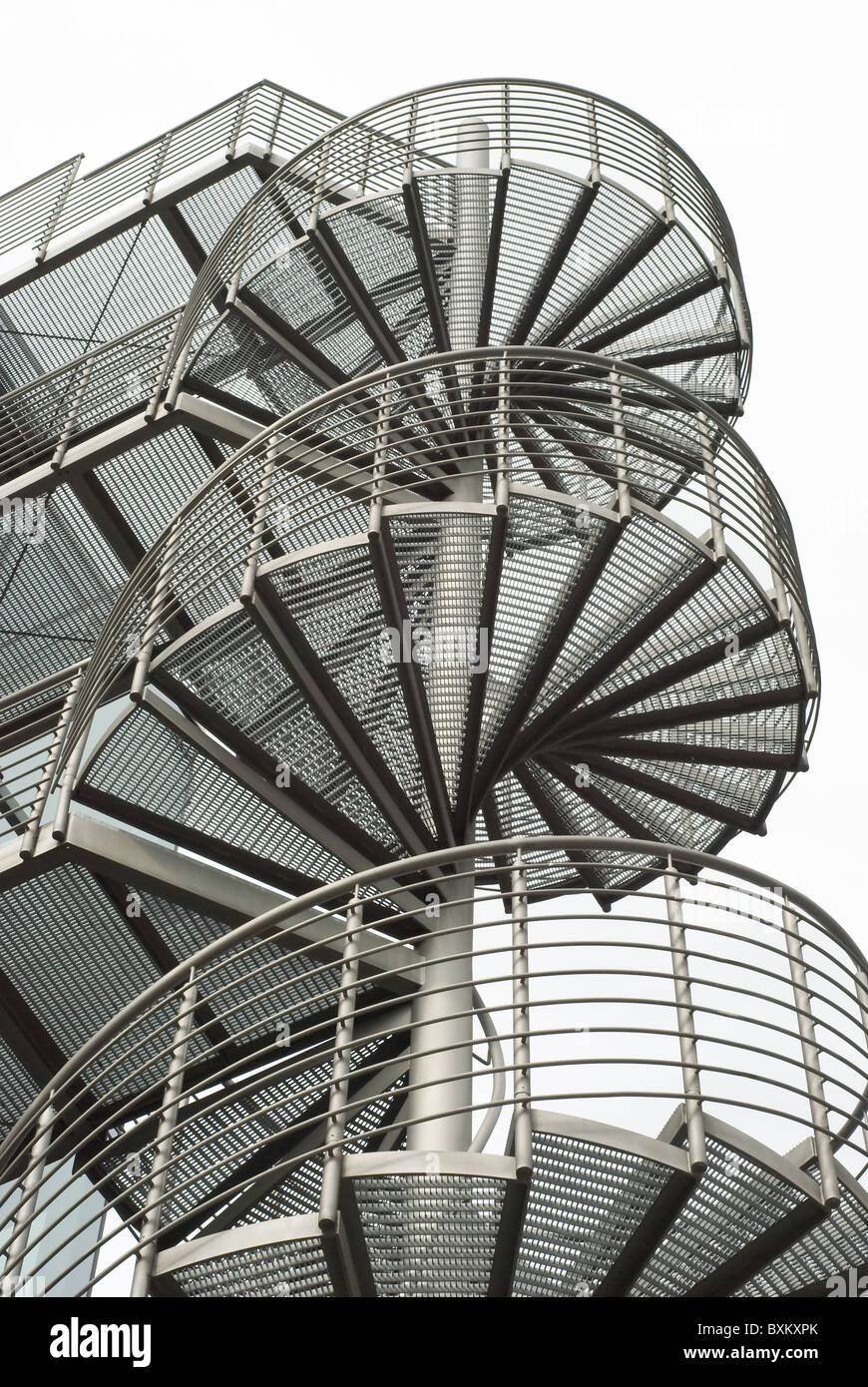 Escalier moderne en tant qu'élément de l'architecture contemporaine Banque D'Images