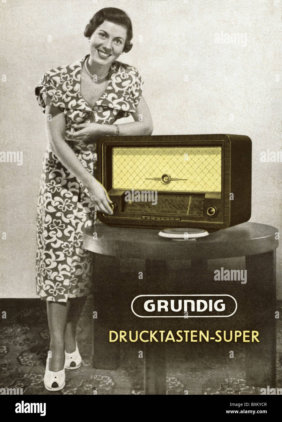 Diffusion, radio, Woman présente Grundig, prospectus, Allemagne, 1950, droits additionnels-Clearences-non disponible Banque D'Images