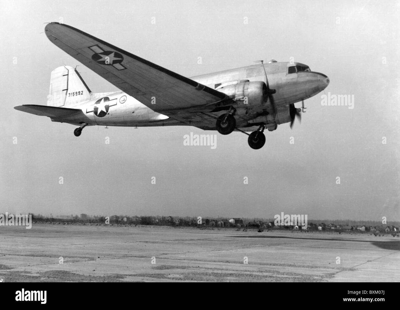 Le Douglas C-47 Skytrain Ou Dakota Est Un Avion De Transport Militaire Developpe A Partir De L Avion Civil Douglas Dc 3 Image592340369