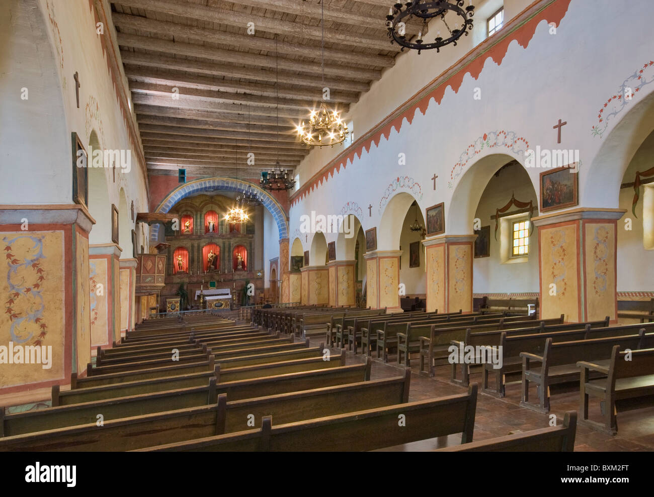 Intérieur de l'Église à la mission de San Juan Bautista, California, USA Banque D'Images