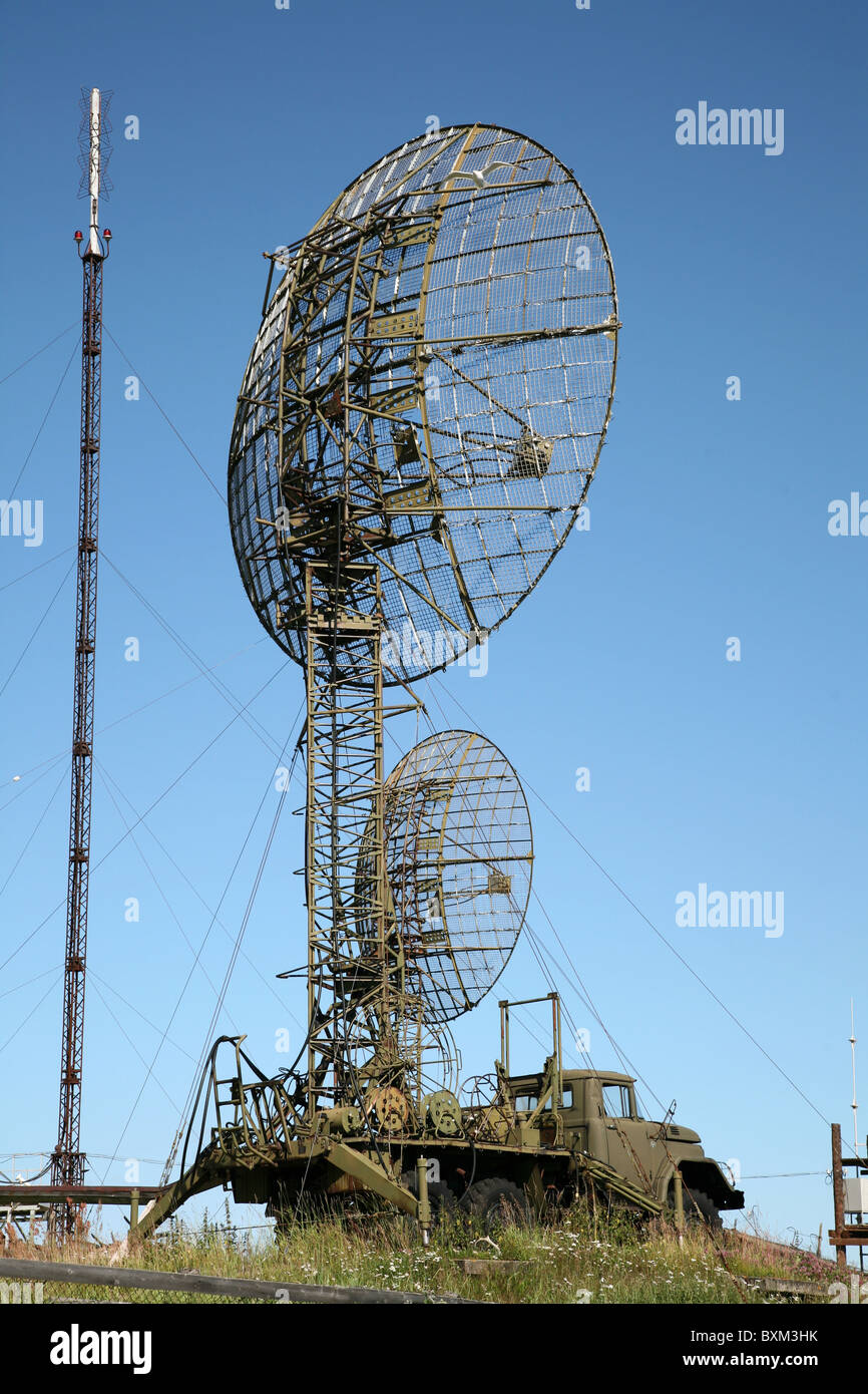 Radar mobile militaire russe sur l'Îles Solovetsky dans la mer Blanche, la Russie. Banque D'Images