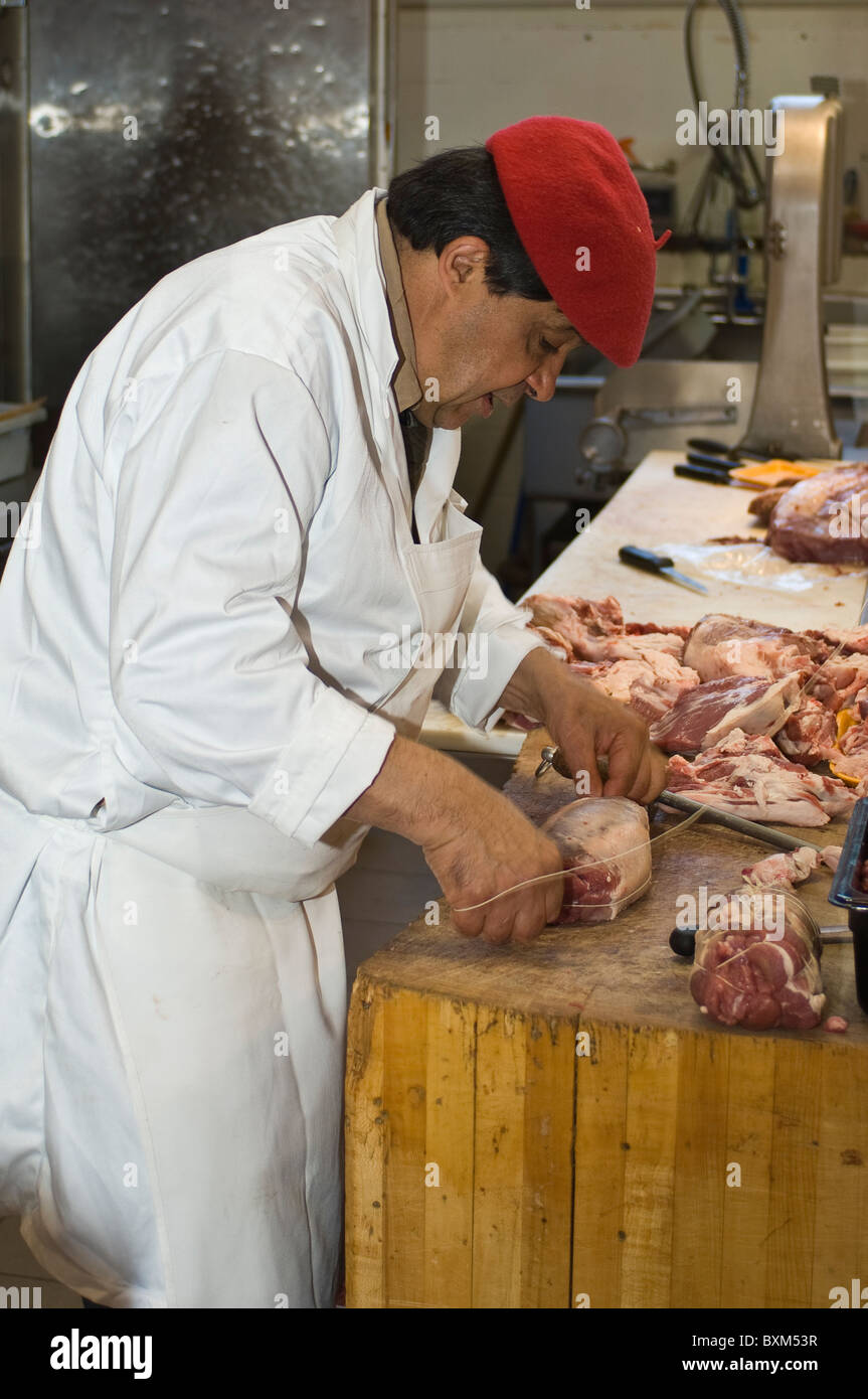 Montréal, Canada. Butcher dans le marché Atwater. Banque D'Images