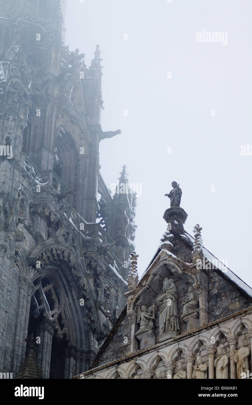 La flèche nord gothique flamboyant de la cathédrale de Chartres, France Banque D'Images