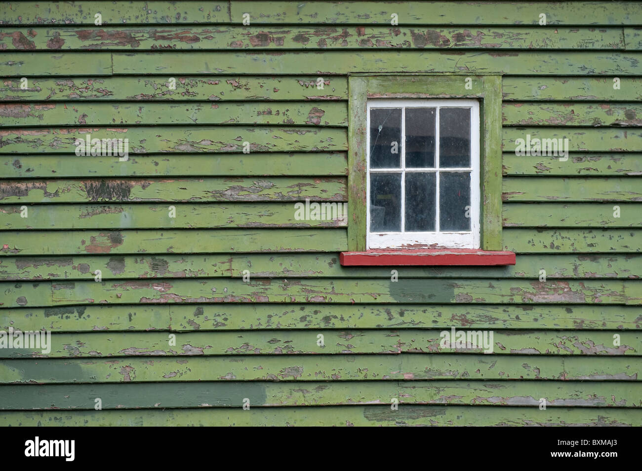 Un vieux hangar ferroviaire désaffectée à la petite rivière, la Nouvelle-Zélande, la péninsule de Banks Banque D'Images