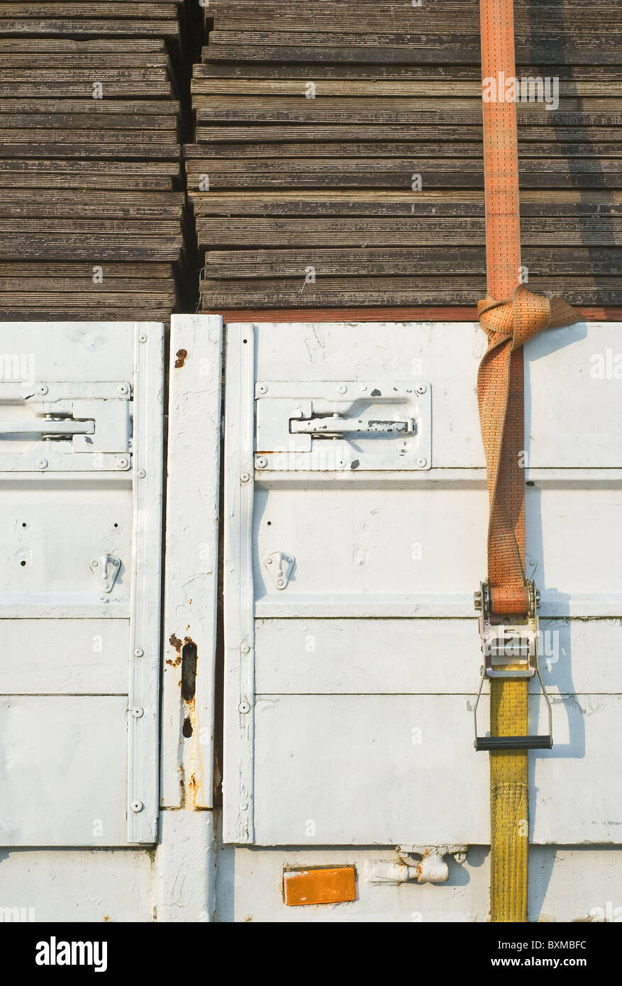 Sangle poids lourds comme l'équipement de sécurité dans un camion Banque D'Images