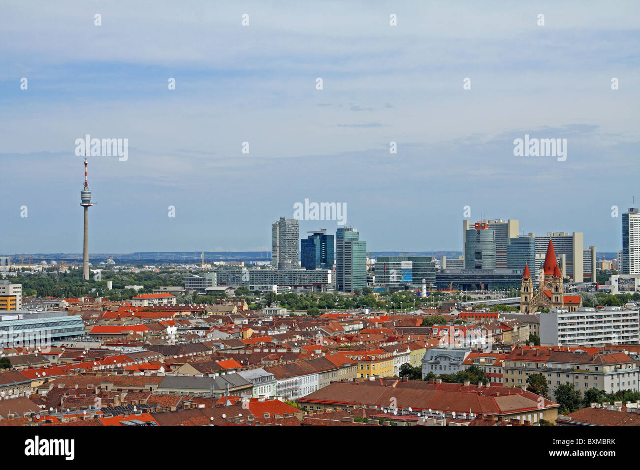 Vue sur Vienne, Autriche, à partir de la grande roue du Prater. Sur la gauche est le Donauturm tower Banque D'Images