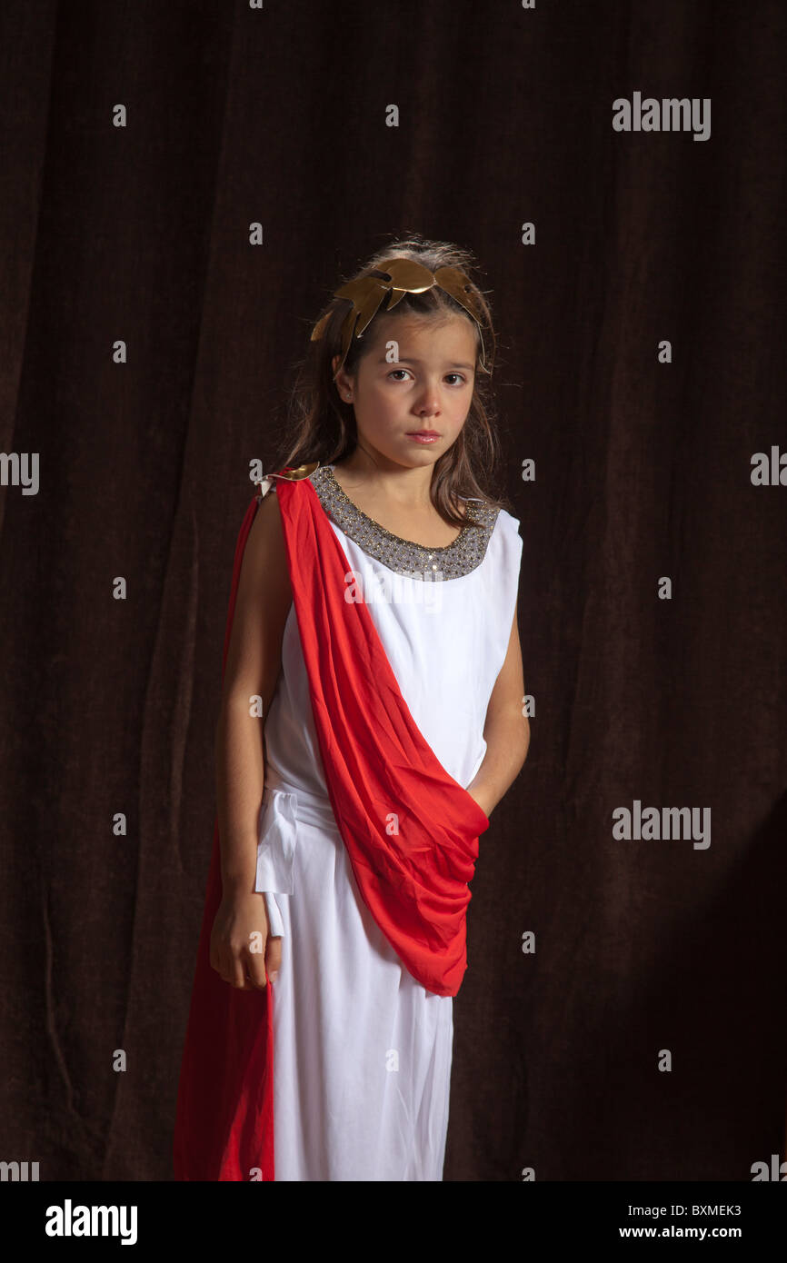 8 ans fille de l'école dans une école de l'histoire jouer Banque D'Images