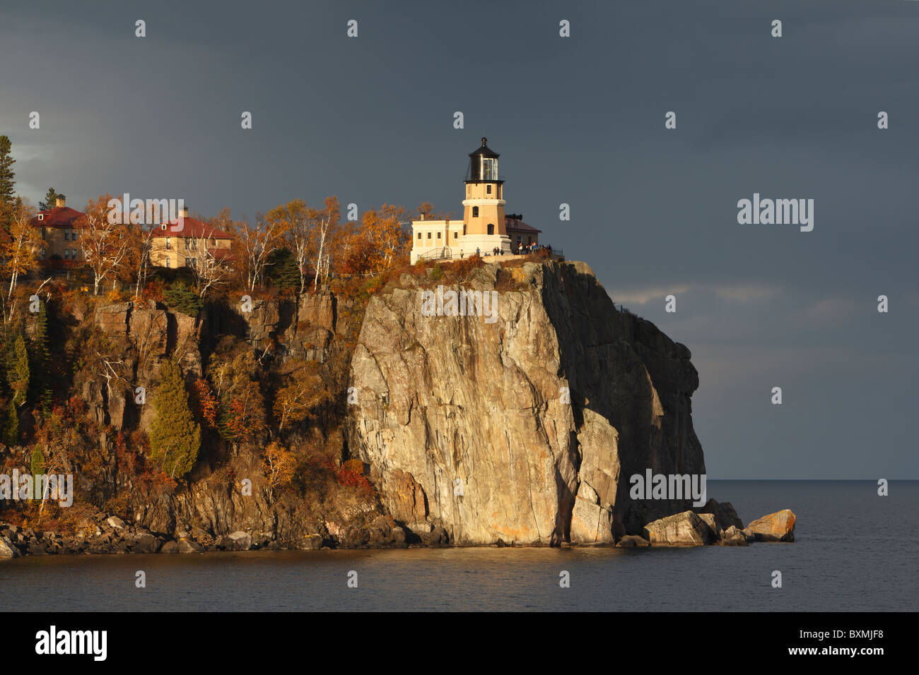 Split Rock phare sur la rive nord du lac Supérieur, au Minnesota. Banque D'Images